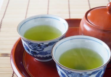 緑茶のおかげで昔の人は痩せていた？！緑茶によるダイエット効果とは！